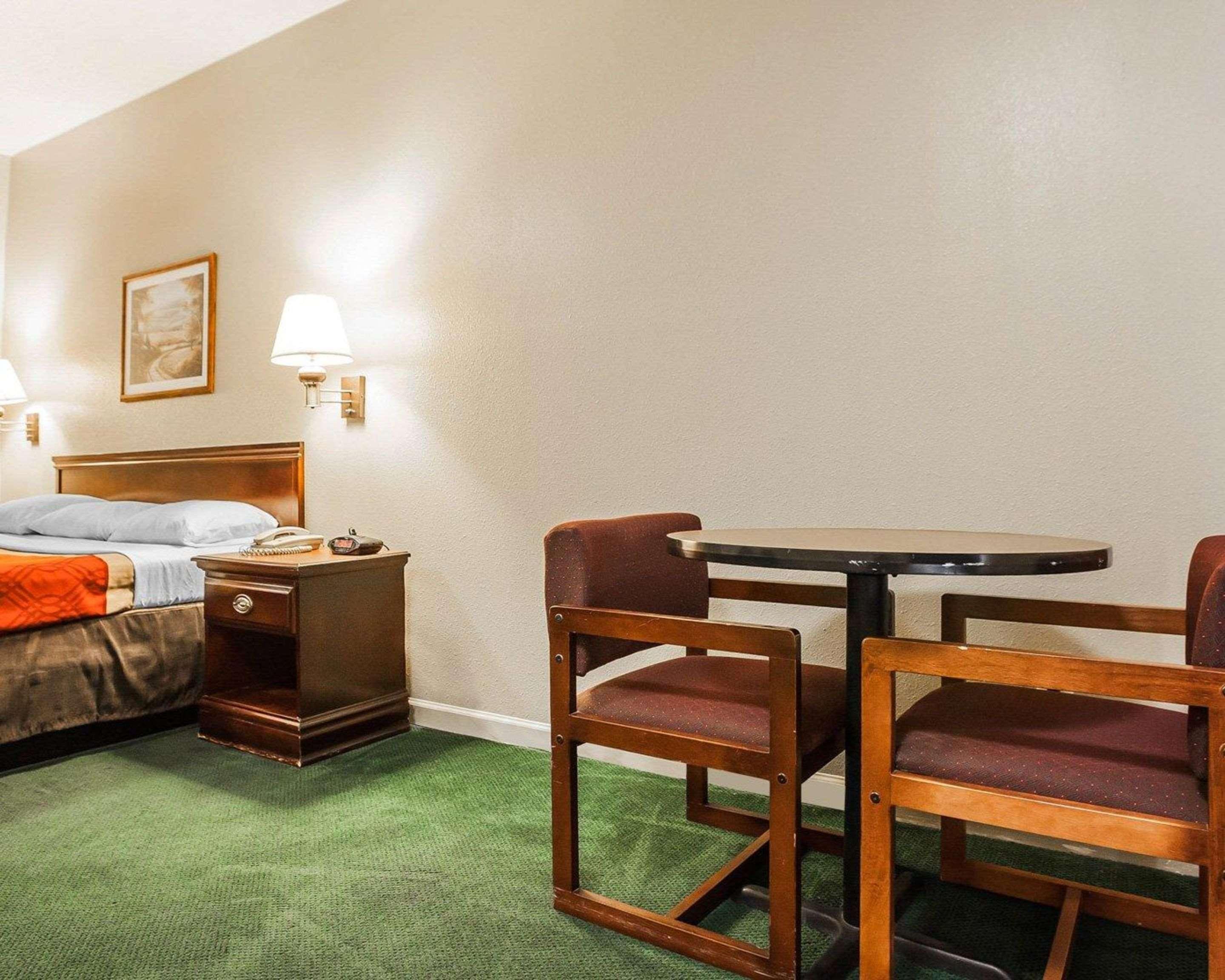 Econo Lodge Inn&Suites Granite City Esterno foto